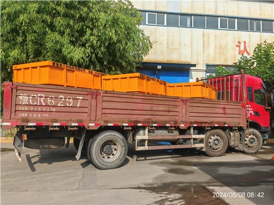 善車峪客戶訂購12臺側卸式礦車陸續發貨
