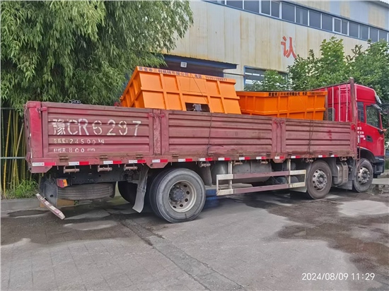 善車峪客戶訂購12臺側卸式礦車陸續發貨